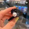 Mini Accesorio para el Cabello de Camelia Perla Vintage para Flequillo y Cabello Suelto, Pinza de Garra de Perla Estilo Chanel de Lujo Ligero