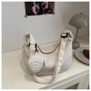Bolsa Transversal Feminina 2025 Nova Moda Bolsa Dumpling Leve Pequena Bolsa de Ombro Axilar Versátil Bolsa Dumpling de Ombro