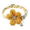 Diseño floral lindo accesorio para mascotas, colgante de flor de campana desmontable, bufanda de poliéster suave y ajustable