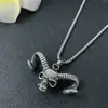 Collar de acero inoxidable retro europeo y americano con colgante de calavera de roca y cuernos estilo punk para hombre de acero de titanio fundido joyería