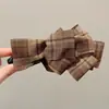 Pinza banana de satén plisado estilo francés para recogidos de mujer, pasador grande para coletas altas, pinza de agarre vertical con un toque de alta gama