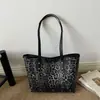 Nueva Colección Otoño/Invierno 2026: Gran Capacidad, Elegante, Versátil, Alta Calidad, Moderno Bolso de Hombro/Tote con Estampado de Leopardo