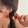 Pendientes rojos de alta gama, sencillos y adecuados para Año Nuevo, para mujer, otoño e invierno, elegantes pendientes rojos de red de nicho, pendientes de moda que combinan con todo.