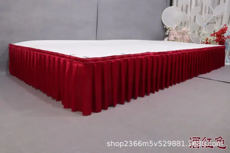 酒红色台裙