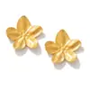 Brincos de flores transfronteiriços europeus e americanos Martelo geométrico irregular Design plissado Titânio banhado a aço 18k Brincos retrô de ouro verdadeiro