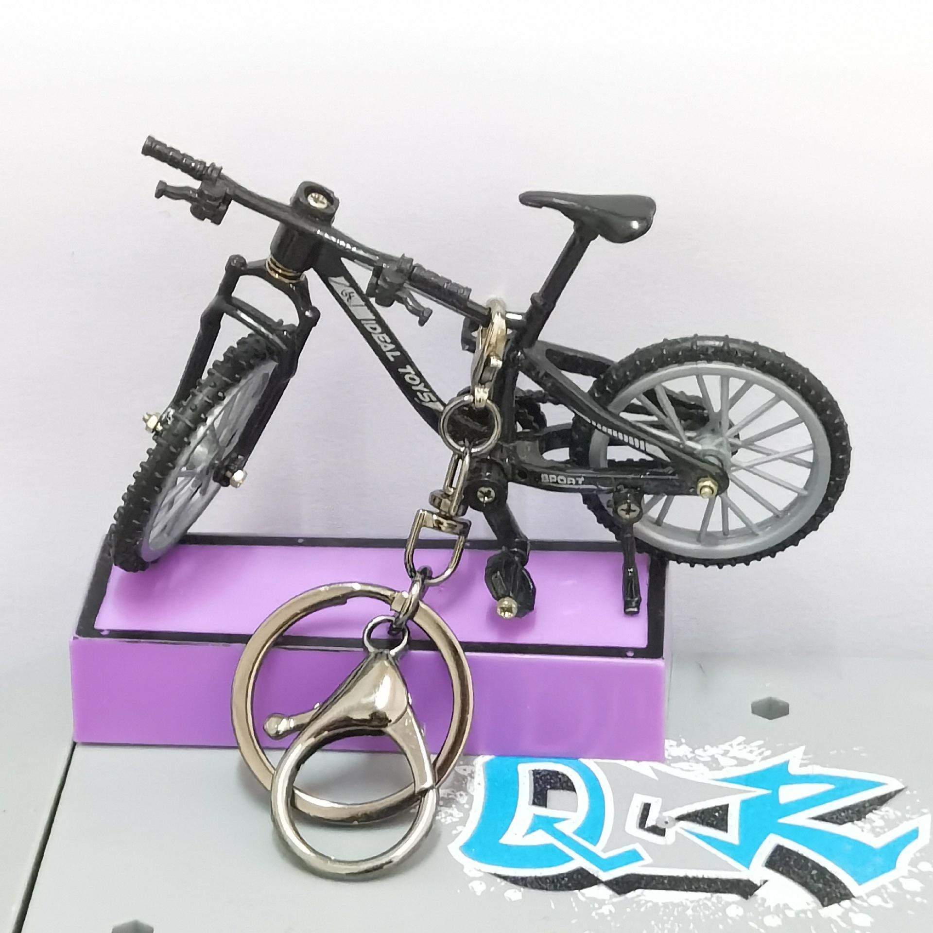 SKU 钥匙扣+4号车黑