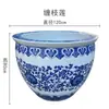 Tanque cerámico grande de Jingdezhen con patrón de flor de loto azul y blanco, tanque pintado a mano con carpas koi, tanque para pintura y caligrafía de carpas koi, adecuado para sala de estar, patio y uso en exteriores
