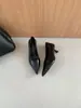 2026 Novos Sapatos Femininos de Bico Fino e Salto Baixo Estilo Francês com Salto Fino e Médio para o Trabalho e Calçados Elegantes Femininos
