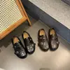 Nuevos mocasines casuales retro de estilo británico de moda, versátiles para cualquier atuendo, zapatos slip-on para mujer, colección otoño 2026, con detalle de hebilla