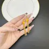 Pendientes de Gancho Dorados Arena Vietnamita de Moda Estilo Étnico Pendientes con Borla Rosa para Mujer Joyería de Oreja Retro de Larga Duración Fabricante