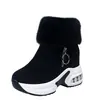 Botas de Neve Femininas 2023 Inverno Novo Estilo Coreano Botas Curtas de Camurça com Forro de Lã, Botas de Algodão Quentes e que Aumentam a Altura, Botas de Cano Curto Tendência com Forro de Lã