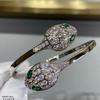 Pulsera abierta de oro Seiko V con diamantes completos, ojo verde azul, serpiente de doble cabeza, anillo de concha blanca y malaquita, nueva, transfronteriza, para personas mayores, venta al por mayor
