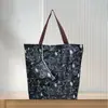 Bolsa de compras plegable con cremallera de gran capacidad, directamente de fábrica, bolsa de tela simple y de moda, bolsa de hombro portátil para almacenamiento, bolso de mano
