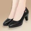 Novidade Primavera e Outono 2026 Sapatos Slip-On Versáteis Simples para Combinar com Saias, Sapatos de Couro Confortáveis de Salto Médio para Mães de Meia-Idade