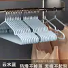 Hogar ropa colgante ropa sin costuras colgando ropa para adultos soporte plástico por inmersión antideslizante fabricantes de perchas venta al por mayor