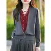 Blusa Patchwork de Renda Cardigã de Tricô Falso Duas Peças Outono 2026 Nova Roupa Feminina Suéter Estiloso com Decote V Camada Base