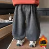 Pantalones de Forro Polar para Niños 2025 Nuevo Invierno Engrosados Integrados de Forro Polar Estilo Linterna para Niños, Pantalones Largos a Cuadros para Niños