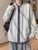 Chaqueta casual de dos piezas para hombre, estilo americano de primavera, sudadera tipo cárdigan de textura con líneas de corte resistentes con diseño de retazos a rayas