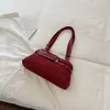 Bolsa de ombro estilosa e única com design de alta qualidade, grande capacidade e visual retrô. Esta coleção de outono de 2026 apresenta uma bolsa nicho, de mão, estilo baguete que é a última moda