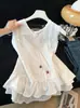 Estilo Suave Patchwork de Renda Vazada Gola V Sem Mangas Camisa Feminina Verão 2026 Top Colete com Babado e Amarração