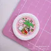 Dibujos animados DIY resina accesorios accesorios pequeños nuevo plato de juego de comida lindo animación base de decoración de coche accesorios al por mayor