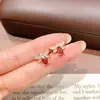 Populares no Xiaohongshu, brincos de libélula da moda estilo influencer para mulheres, design versátil de alta qualidade, acessórios de orelha pequenos e requintados