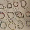 Collares de Gama Media a Elegantes se Personalizan desde Fábricas de Origen, Pulseras de Piedras Naturales de Ojos Brillantes en Lotes Pequeños, y se Hacen a Mano Según Dibujos y Muestras