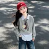 Conjunto delgado retro de primavera y otoño, estilo preppy, diseño de dibujos animados dulce y lindo, conjunto de dos piezas de polo y jeans