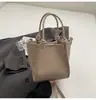 Bolsa Balde Casual Transfronteiriça para Mulheres 2025 Nova Bolsa Transversal Simples de Grande Capacidade Bolsa de Ombro Simples e Moderna para o Dia a Dia