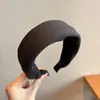 Faixa de cabelo da moda e estilosa na cor café para mulheres, faixa de cabelo versátil de alta qualidade, faixa de cabelo antiderrapante para lavar o rosto, acessório de cabelo estilo coreano