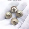 Botones para Capa, Botones de Felpa, Botones para Accesorios de Ropa, Botones Grabados de Hoja Hechos a Medida, Ropa Juvenil Cabeza de León Metálica Verde