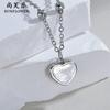 Collar de acero de titanio con colgante de amor de diseño nicho para mujer, exclusivo transfronterizo, cadena de suéter de oro de 18 quilates, joyería versátil de alta gama