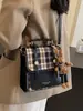Mochila da Moda Xadrez Retrô Versátil Estilo Estudante Campus para Mulheres Casual Personalidade Fashion Nova Bolsa de Ombro Dupla