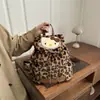 2026 Nova Mochila Infantil de Gato Kt de Pelúcia com Estampa de Leopardo para Meninas Mochila Escolar Desenho Animado Quente de Inverno com Cordão