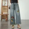 Jeans Feminino de Perna Reta Desgastado com Bordado Vintage Desfiado, Estilo Novo Cropped de Desenho Animado, Calça Feminina Solta de Perna Larga, Coleção Primavera/Outono 2026