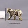 Ornamento de Mesa Urso Polar de Latão Sólido Segurando um Peixe, Animal de Estimação de Chá Urso Polar Dominador de Latão, Peças de Cobre Antigas, Urso Que Domina o Mundo