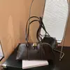Bolso Nuevo de Mujer Otoño 2026 Alta Apariencia Bolso de Mano Versátil para Viajes de Negocios Capacidad Media Cremallera Bolso de Hombro Único Cruzado