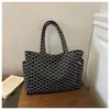 Bolsa de hombro tipo cesta de mano informal nueva de gran capacidad con textura de nailon transfronteriza de comercio exterior europeo y americano 2026