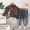 Conjunto de Duas Peças Jaqueta de Couro com Gola Alta Estilo Primavera e Outono para Meninos, Roupa Infantil Estilosa para Meninos de 1-2 Anos, Conjunto de Roupa da Moda para Primavera
