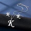 Suministro transfronterizo 26 letras inglesas collar aretes traje moda europeo y americano retención de color brillante acero inoxidable cadena clavicular