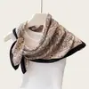Pañuelo de seda estilo old money combinado con una camisa para mujer, pañuelo cuadrado pequeño vintage de verano, versión coreana, lujo ligero, alta gama, accesorio de camisa elegante