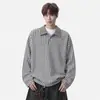 Sudadera Talla Grande Estilo Old Money Personalidad Primavera y Otoño Rayas Jersey Holgado para Hombre Solapa Superior Ropa Casual para Hombre Versátil