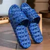 Pantuflas de Baño para Mujer, Antideslizantes para Ducharse, Uso en Interiores del Hogar, con una Sensación Suave como Caminar sobre Heces, de Secado Rápido, Pantuflas de Verano para Hombre y Mujer