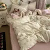 Juego de cuatro piezas de algodón acolchado de doble capa de gasa, amigable con la piel y suave, funda de edredón, sábana para cama de dormitorio de estudiante, juego de tres piezas para dormitorio
