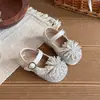 Outono de 2026 Novos Sapatos Infantis Estilo Coreano Meninas Sapatos de Princesa com Strass Crianças Médias e Grandes Meninas Boca Rasa Moda Sapatos de Couro Tendência