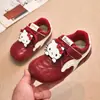 Zapatillas deportivas para niñas, parte superior de malla transpirable, nuevo estilo 2026, zapatillas tipo "dad shoes" para niños, suela suave, zapatillas de correr para niñas de 3 a 12 años, zapatillas sencillas.