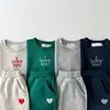 Conjunto deportivo versátil de estilo coreano para primavera y otoño, ropa nueva para niños, sudadera y pantalón de chándal casual con estampado de letras y corazón, cómodo
