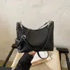 Bolso único de patrón tejido en la axila para mujer, nuevo y moderno estilo de verano 2026 de alta gama, adecuado para el trabajo y los desplazamientos, bolso de hombro y cruzado
