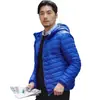 Nueva chaqueta ligera de algodón y seda para otoño e invierno para hombre, top corto casual de negocios con capucha y cuello alto, abrigo de algodón cálido para hombre