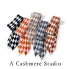 Bufanda de punto jacquard de cachemira, de dos tonos y con patrón de rombos, gruesa y cálida, perfecta para el clima frío, suave y delicada con la piel